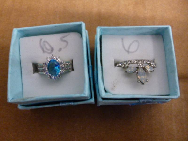 lot 81 image: Ladies Rings