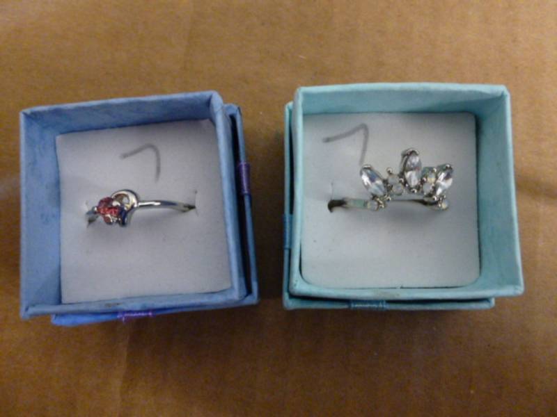 lot 82 image: Ladies Rings