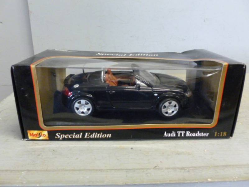 lot 83 image: Die Cast Metal Car