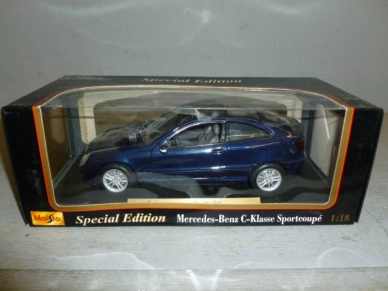 lot 86 image: Die Cast Metal Car