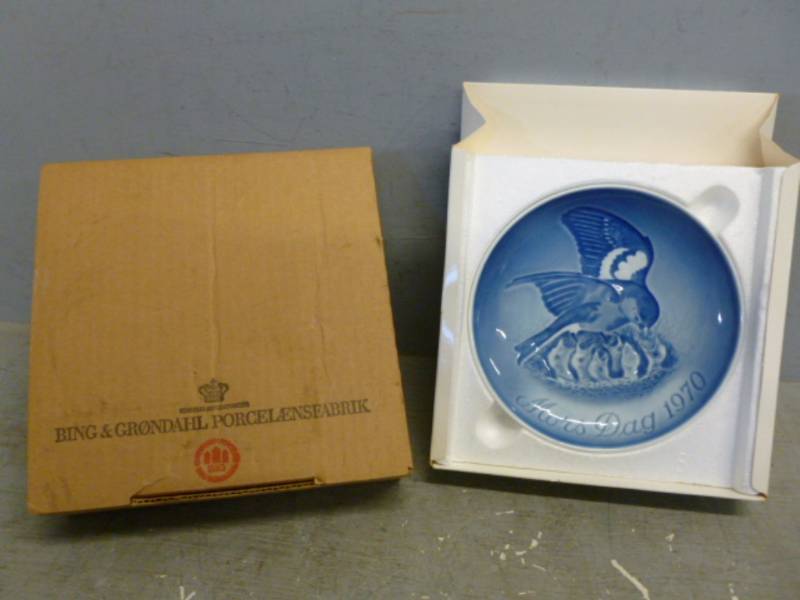 lot 112 image: Collectible
