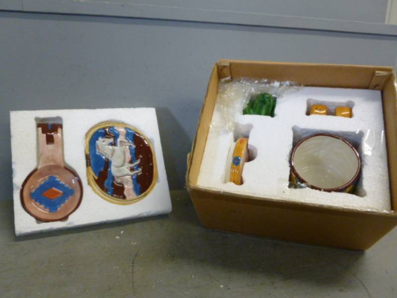 lot 114 image: Decorative