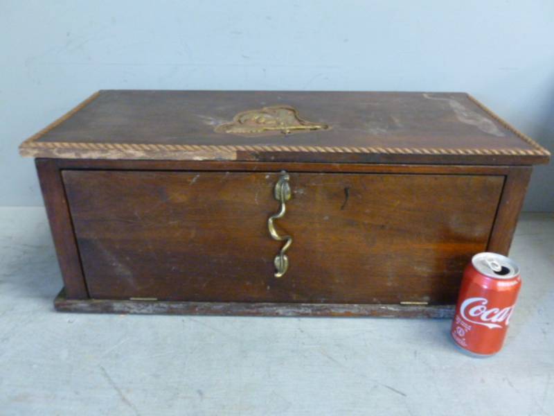 lot 115 image: Vintage Wooden Box