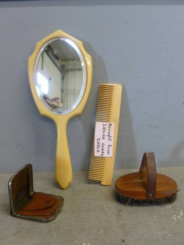 lot 160 image: Vintage Vanity Set