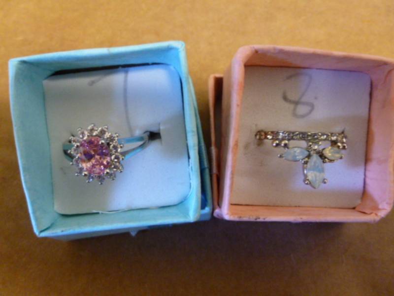 lot 169 image: Ladies Rings