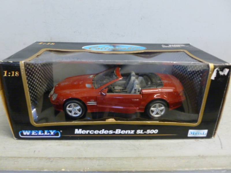 lot 194 image: Die Cast Metal Car