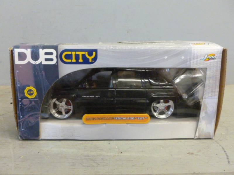 lot 195 image: Die Cast Metal Car