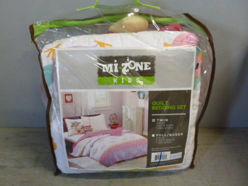 lot 201 image: New Kids Quilt Set