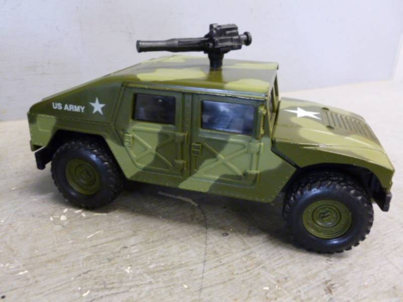 lot 211 image: Military Toys