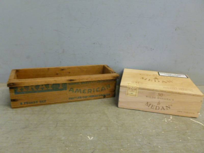 lot 226 image: Vintage Cheese Box
