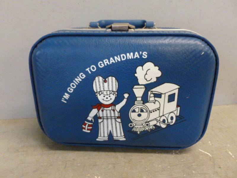 lot 228 image: Vintage Suitcase