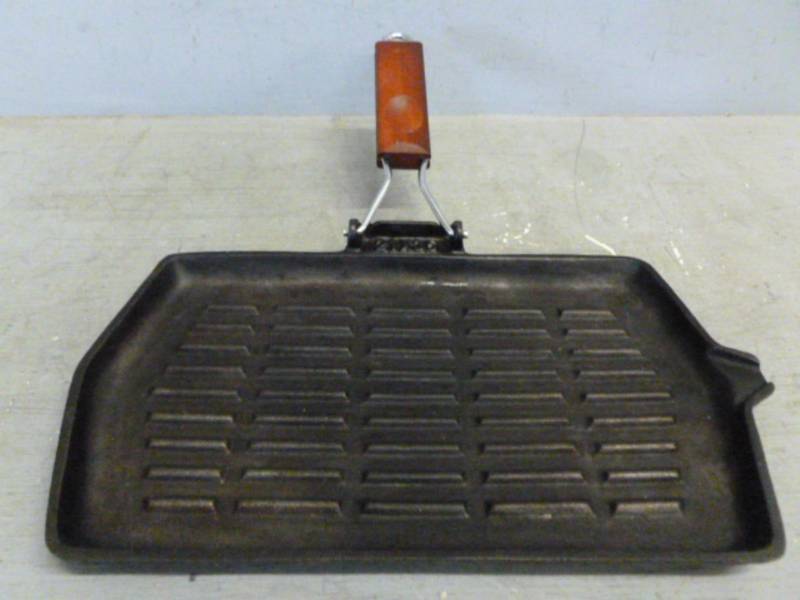 lot 240 image: Cast Iron Pan