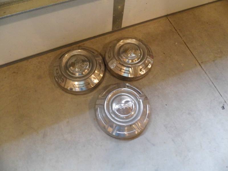 Lot of 3 Hub Caps