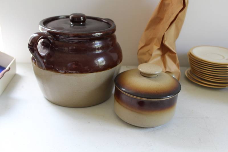 lot 165 image: Ceramic Cookie Jars with Lids