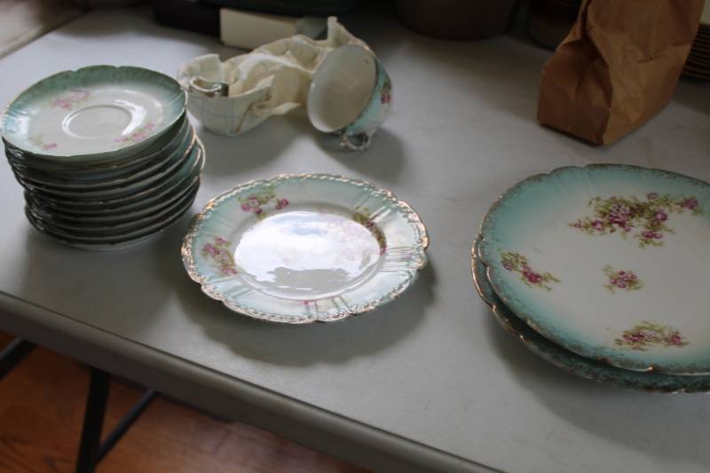 lot 166 image: Limoges Blue China Dish Set