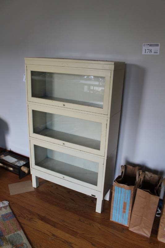lot 178 image: 3-M Co. Glass Door Bookcase with 3-Shelves
