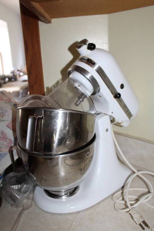 lot 150 image: Kitchenaid K45SS Table Top Mixer