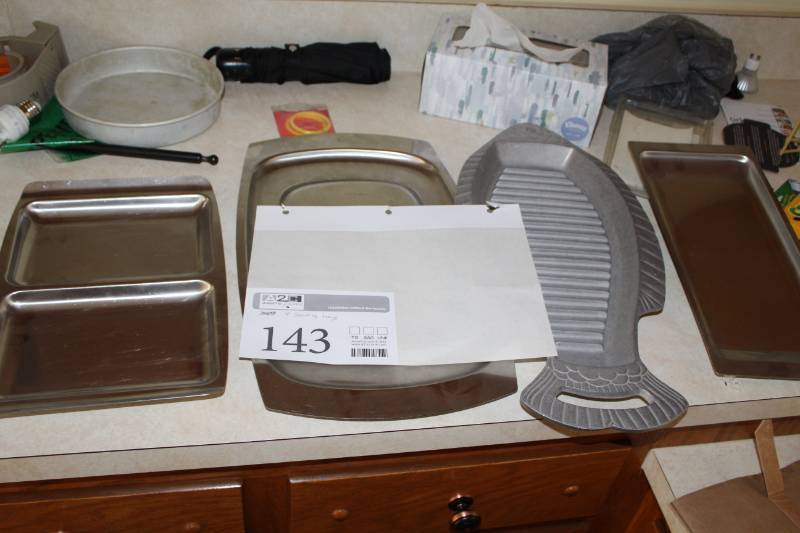 lot 143 image: Lot of (4) Serving Trays