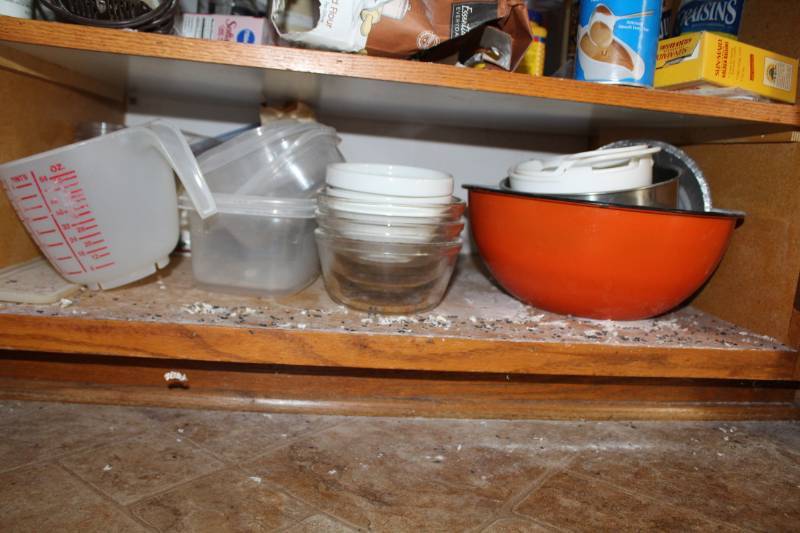 lot 145 image: Glass Bowls, Plastic Bowls, Tupperware Containers, Measuring Cup