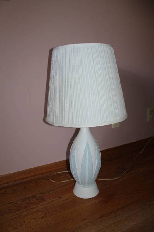 lot 135 image: Table Lamp