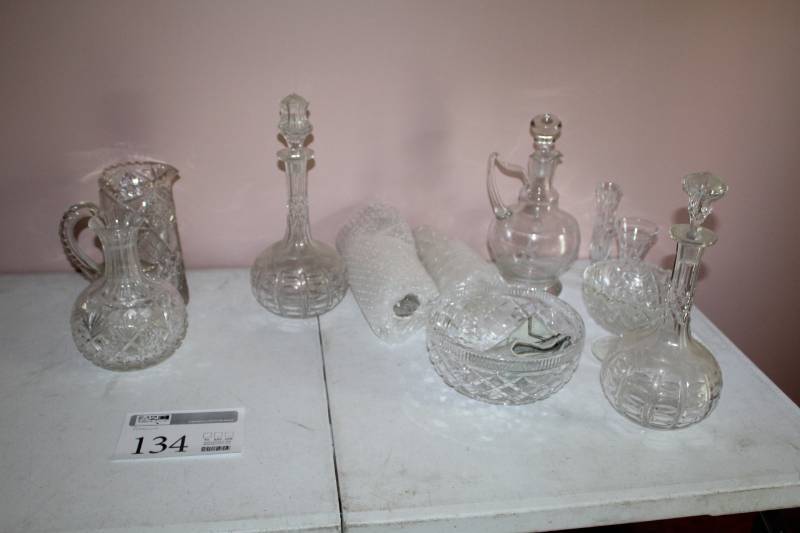 lot 134 image: Glassware - Pitchers, Decanters, Serving Bowls