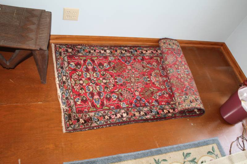 lot 116 image: Rug