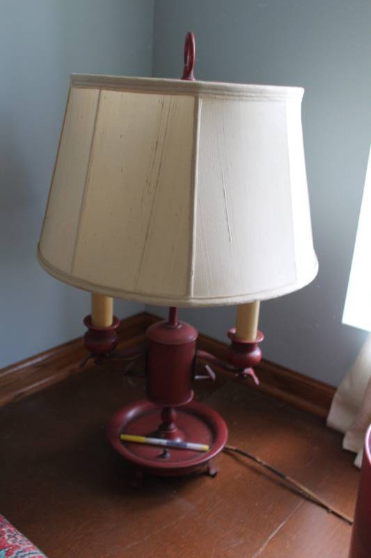 lot 115 image: 2-Lamp Table Lamp