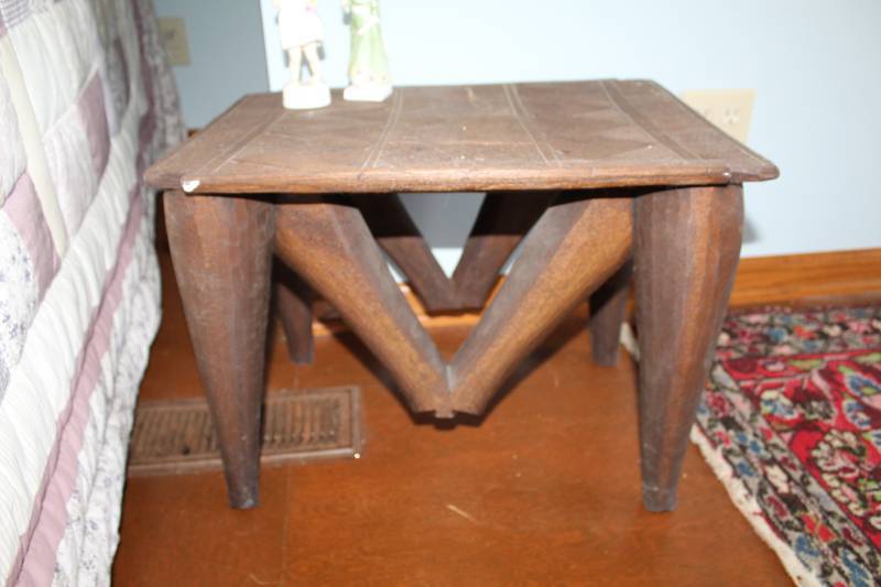 lot 118 image: Wood End Table