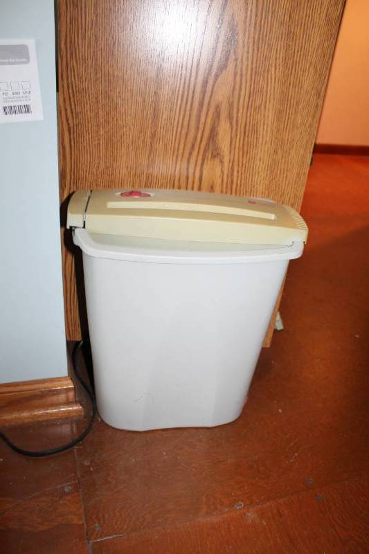 lot 120 image: Universal Paper Shredder with Plastic Catch Bin