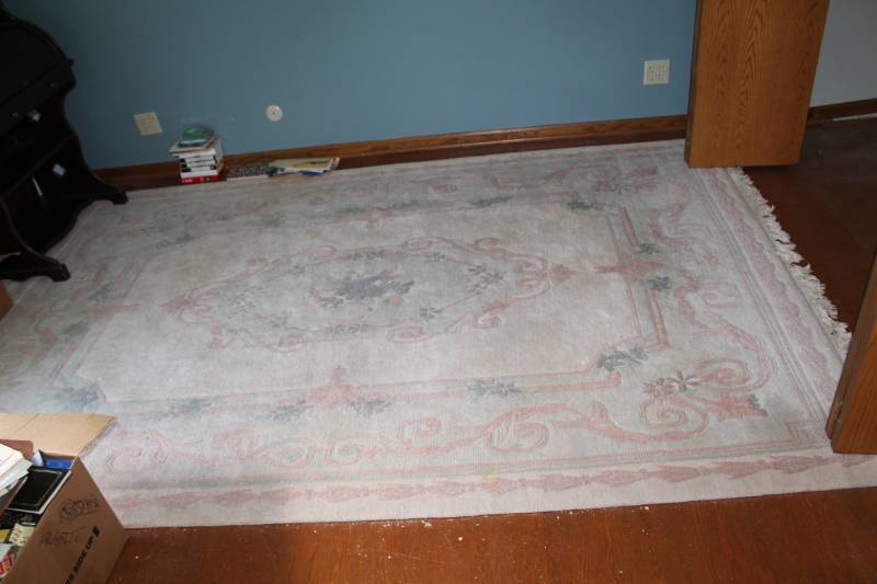 lot 100 image: Area Rug