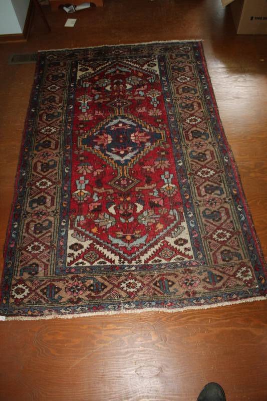 lot 101 image: Area Rug