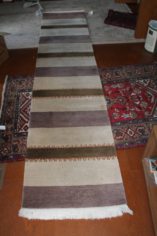 lot 104 image: Entry Rug