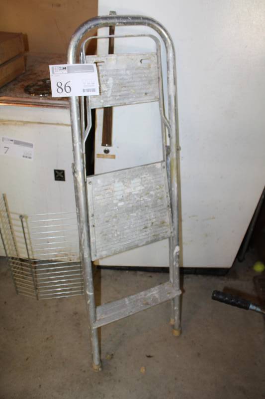 lot 86 image: 3-Step Step Ladder