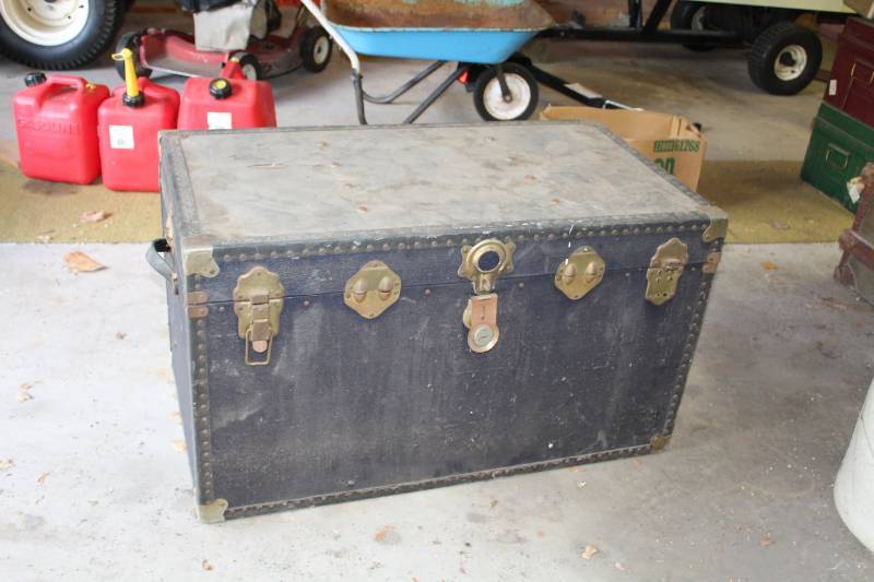 lot 10 image: ChestTrunk