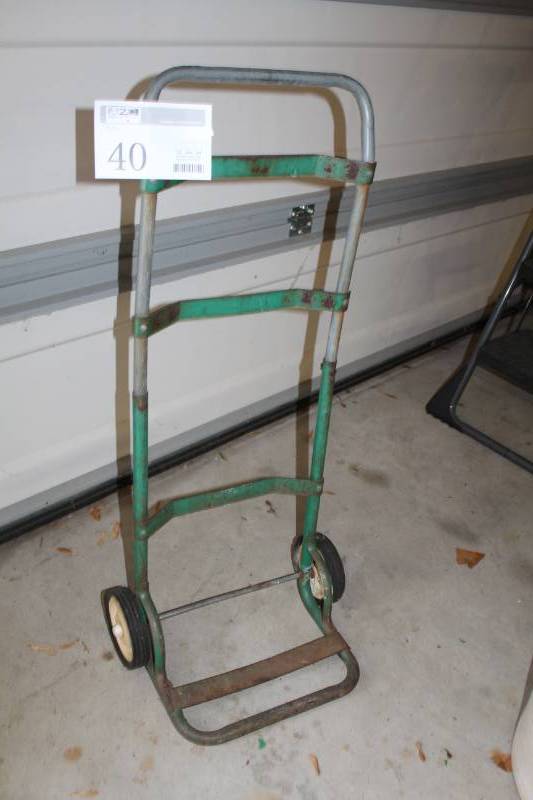 lot 40 image: 2-Wheel Hand Truck