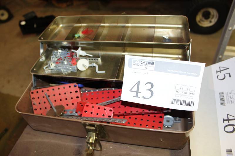 lot 43 image: Erector Set with Metal Case