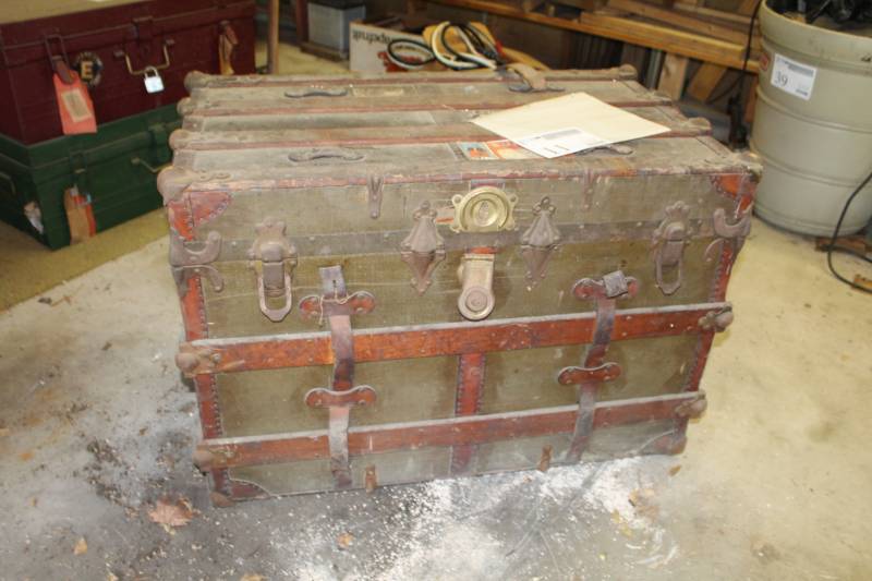 lot 11 image: ChestTrunk