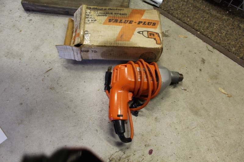 lot 60 image: Black&Decker 38in. Variable Speed Reversing Drill