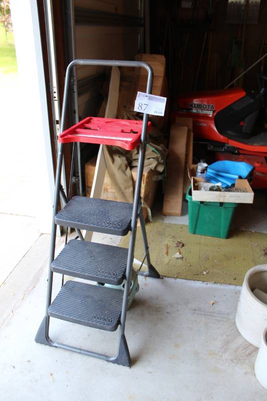 lot 87 image: Cosco 3-Step Step Ladder