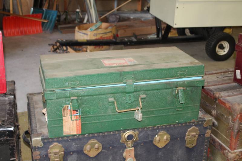 lot 45 image: Metal Box