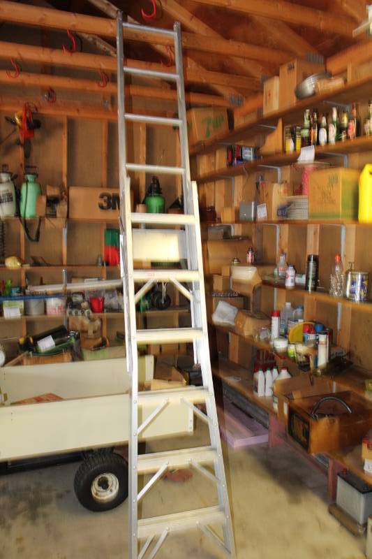 lot 8 image: Sears 11ft. Aluminum Extension Ladder