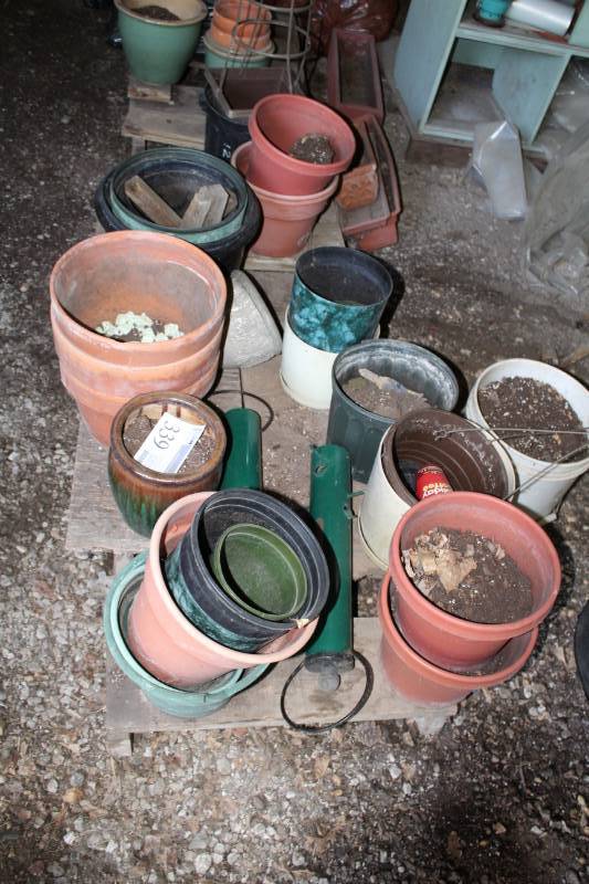 lot 339 image: Plant Pots