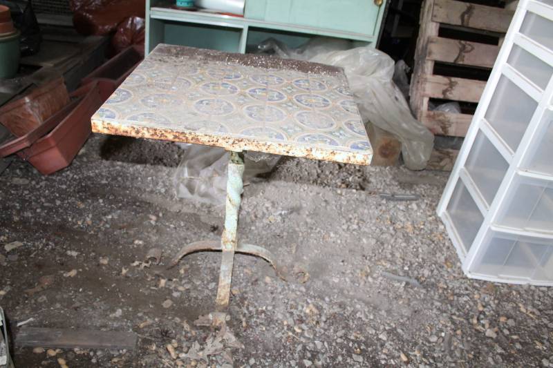lot 356 image: Stone-Top Pedestal Table