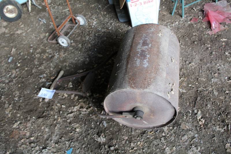 lot 336 image: Stoner Maurer Co. Dunham 24in. Water Weight Roller