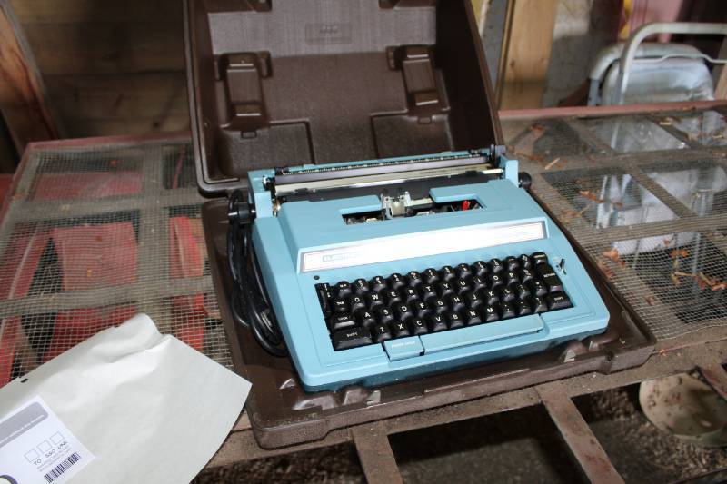 lot 349 image: Smith-Corona Electra XT Electric Correction Typewriter with Case