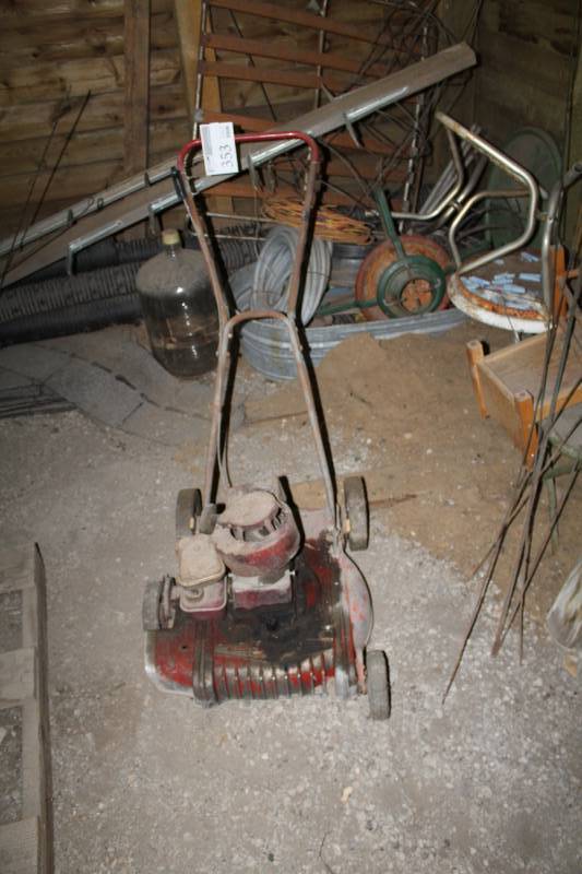 lot 353 image: Toro Lawn Mower