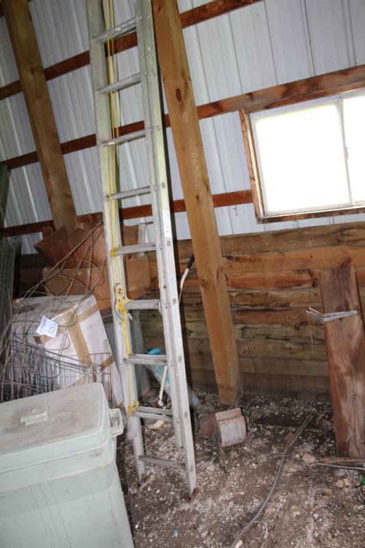 lot 327 image: 14ft. Aluminum Extension Ladder