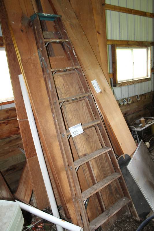 lot 325 image: 8ft. Wood Step Ladder