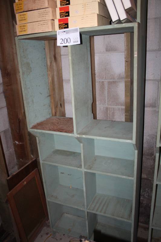 lot 200 image: 5-Tier Bookshelf