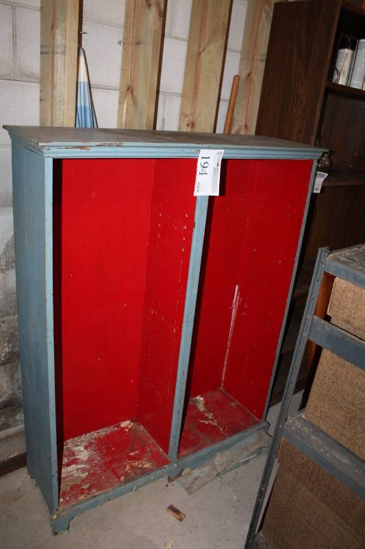 lot 194 image: Cabinet
